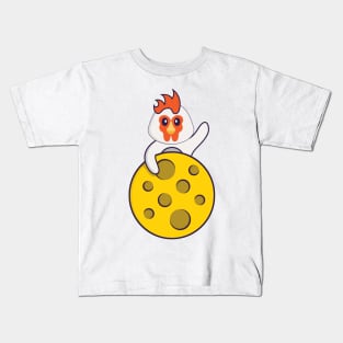 Cute chicken is on the moon. Kids T-Shirt